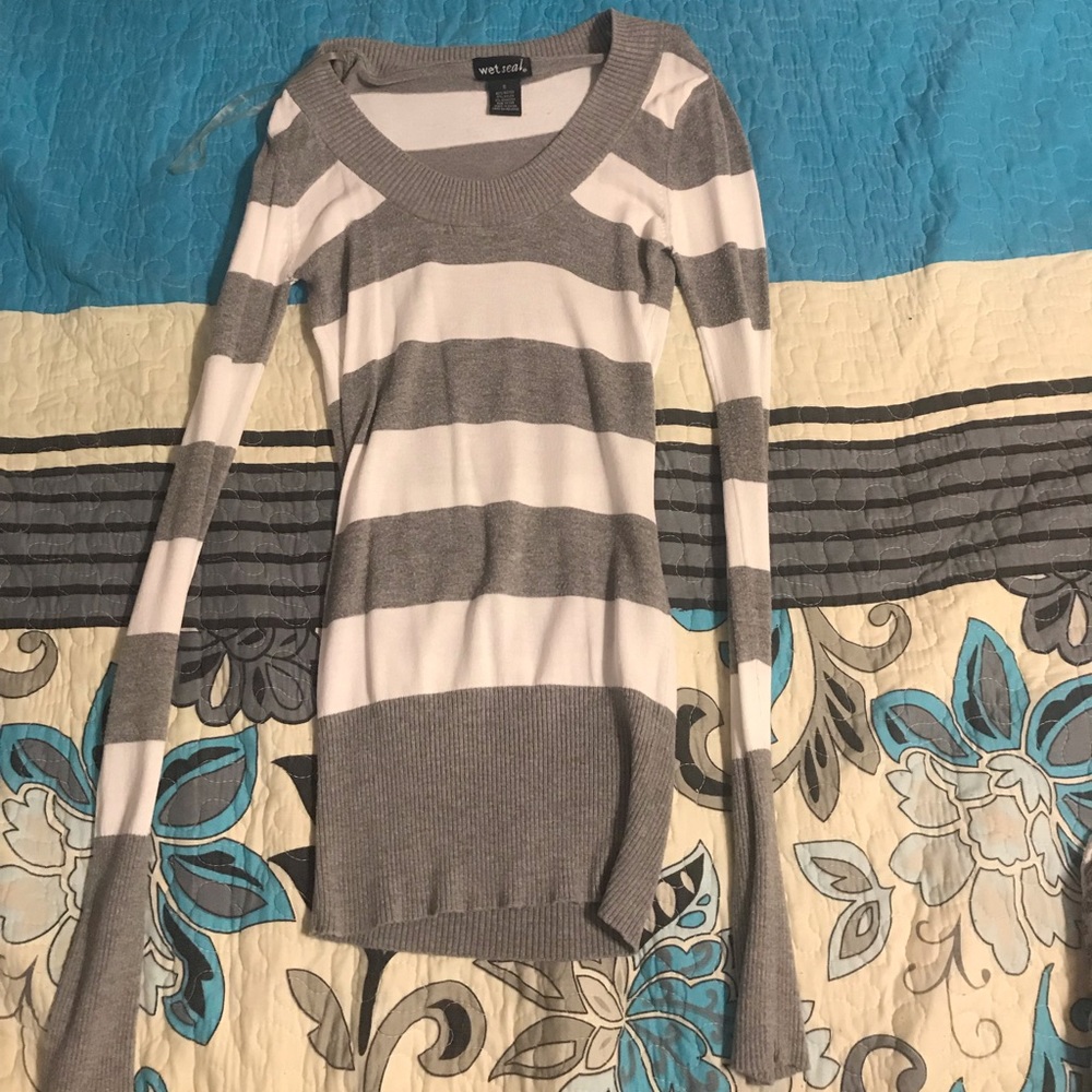 Long sleeve shirt, grey and white stripes